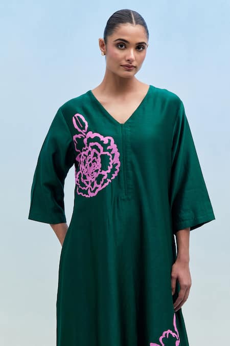 Shop_Priya Chaudhary_Green Chanderi V-neck Block Print Kurta And Pant Set _Online_at_Aza_Fashions
