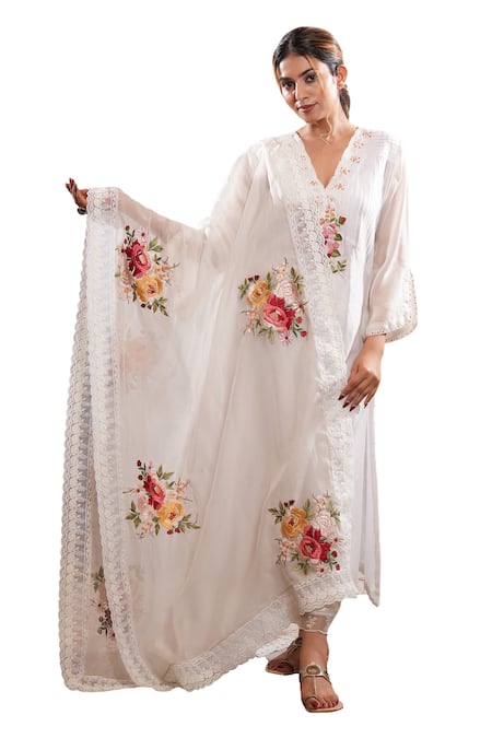 Shop Sonali Methi Off White Embroidery V-neck Floral Kurta Set at Aza Fashions Shop_Sonali Methi_Off White Embroidery V-neck Floral Kurta Set _at_Aza_Fashions
