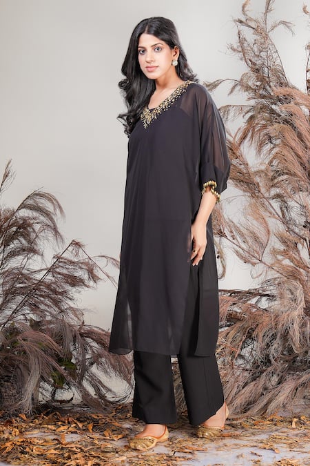 Buy_Rirasa_Black Georgette Beads, Embroidery V-neck Hand Kurta Set _Online_at_Aza_Fashions