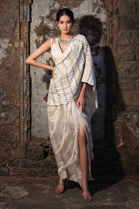 Label Anshu Khathuria Silver Tissue V-neck Designer Pre-draped Saree And Blouse Set 