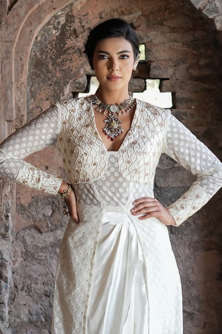 Label Anshu Khathuria Ivory Embroidery V-neck Hand Achkan Jacket Set Online at Aza Fashions Label Anshu Khathuria_Ivory Embroidery V-neck Hand Achkan Jacket Set _Online_at_Aza_Fashions