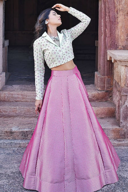Label Anshu Khathuria Pink Embroidery Collared Rani And Green Designer Jacket Skirt Set at Aza Fashions Label Anshu Khathuria_Pink Embroidery Collared Rani And Green Designer Jacket Skirt Set _at_Aza_Fashions