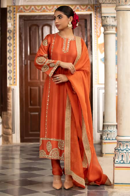 Buy_Neha Khullar_Rust Mirrors, Zari Round , Keyhole Orange Zardozi Kurta Set _Online_at_Aza_Fashions