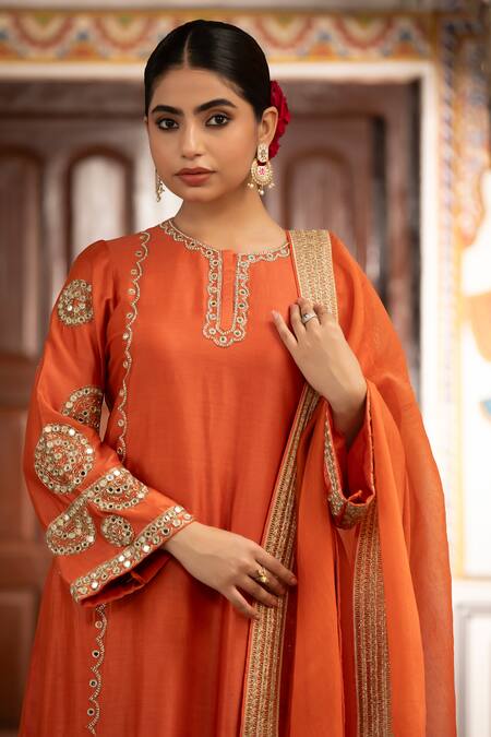 Neha Khullar_Rust Mirrors, Zari Round , Keyhole Orange Zardozi Kurta Set _at_Aza_Fashions