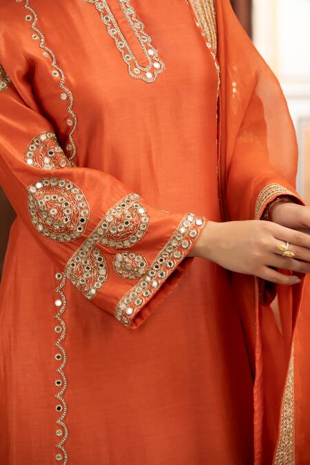 Buy_Neha Khullar_Rust Mirrors, Zari Round , Keyhole Orange Zardozi Kurta Set 