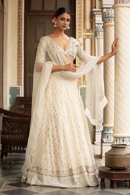 Neha Khullar Ivory Silk Mirrors, Zari V-neck Zardozi Work Lehenga Set at Aza Fashions Neha Khullar_Ivory Silk Mirrors, Zari V-neck Zardozi Work Lehenga Set _at_Aza_Fashions