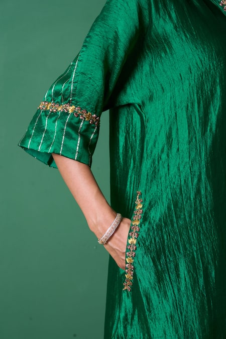 Shop_Priti Prashant_Emerald Green Silk Embroidery Collared Radiance Kurta Set _Online_at_Aza_Fashions
