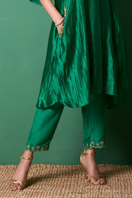 Priti Prashant_Emerald Green Silk Embroidery Collared Radiance Kurta Set _at_Aza_Fashions
