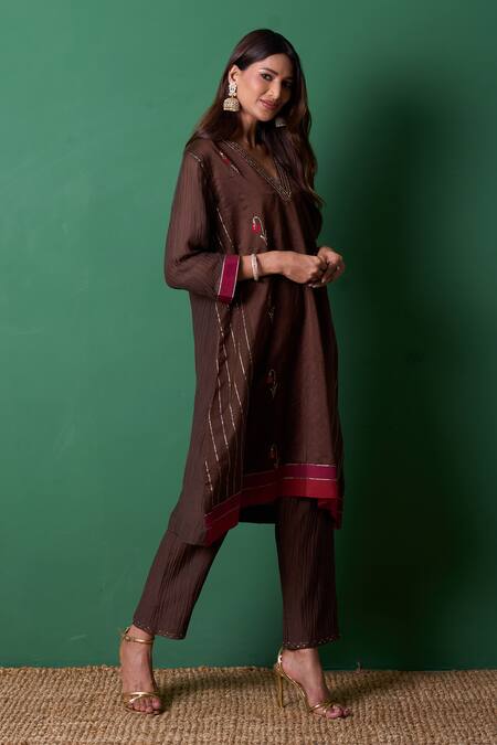 Priti Prashant_Brown V-neck Glee Kurta Set _Online_at_Aza_Fashions