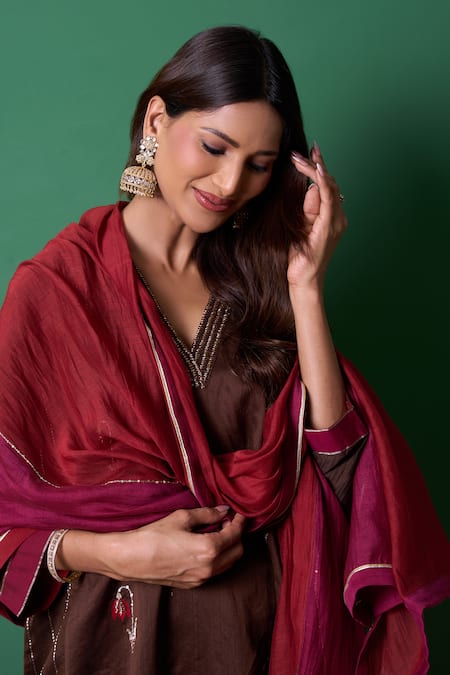 Buy_Priti Prashant_Brown Embroidery V-neck Glee Kurta Set With Dupatta _Online_at_Aza_Fashions