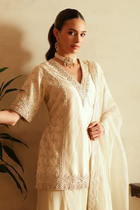 Buy_Saisha_Ivory Georgette, , Organza, Chanderi Embroidery V-neck Kurta Set 