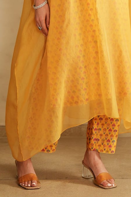 Saisha_Yellow Organza, Cotton Embroidery Round Neck Kaftan Set _Online_at_Aza_Fashions