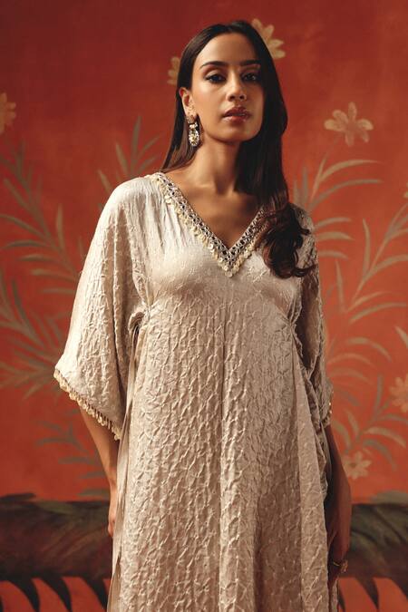 Buy_Twenty Nine_Off White Silk V-neck Moon Dust Gajji Kurta _Online_at_Aza_Fashions