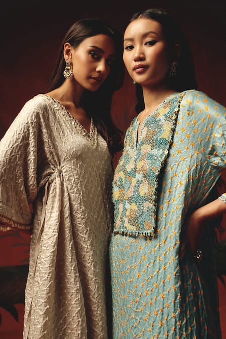 Buy_Twenty Nine_Off White Silk V-neck Moon Dust Gajji Kurta 