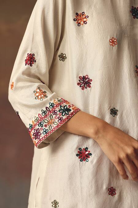 Buy_Twenty Nine_Ivory Silk Embroidery Round Neck Monga Kurta 