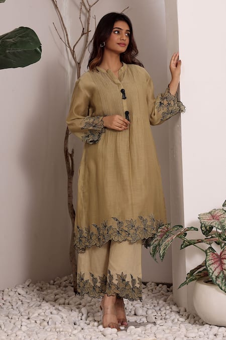 Sonali Methi Brown Chanderi Embroidery Collared Mud Kurta Pant Set 