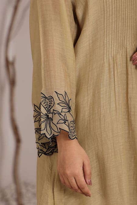 Buy_Sonali Methi_Brown Chanderi Embroidery Collared Mud Kurta Pant Set _Online_at_Aza_Fashions