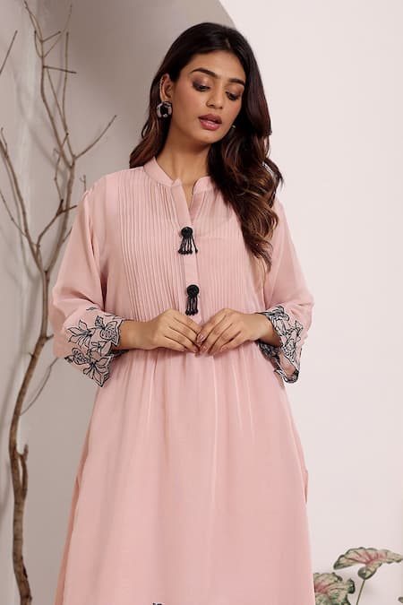 Sonali Methi_Pink Chanderi Embroidery Collared Light Kurta Set _Online_at_Aza_Fashions