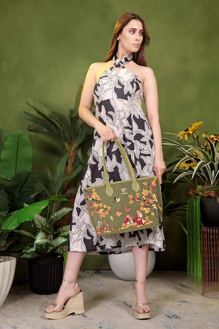 PickAleaf_Olive Green Embroidery Autumn Whisper Tote Bag _at_Aza_Fashions