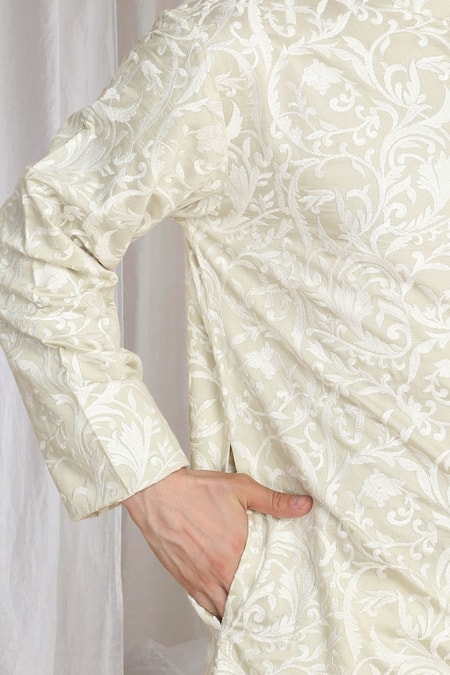 Buy_Aham-Vayam_Cream Cotton Embroidery Flora Thread Kurta 