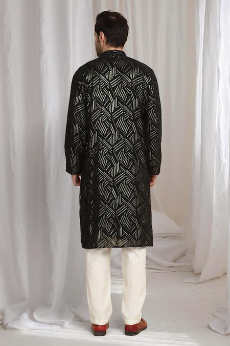 Aham-Vayam Geometric Thread Embroidered Kurta With Dupatta 