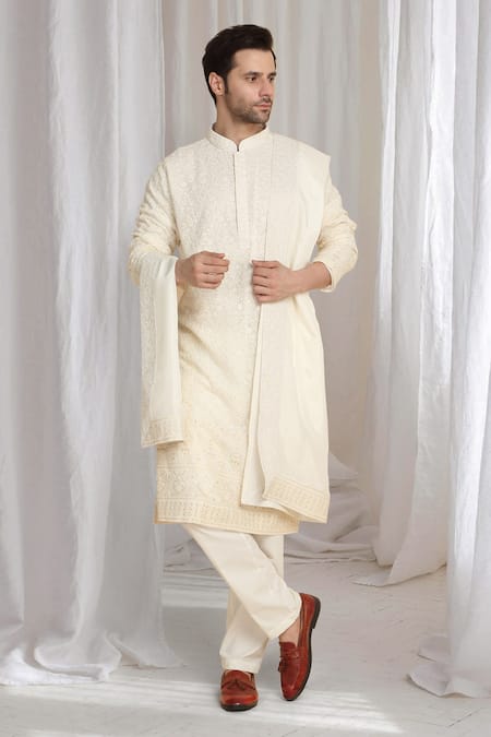 Aham-Vayam Cream Cotton Embroidery Thread Kurta And Dupatta Set 