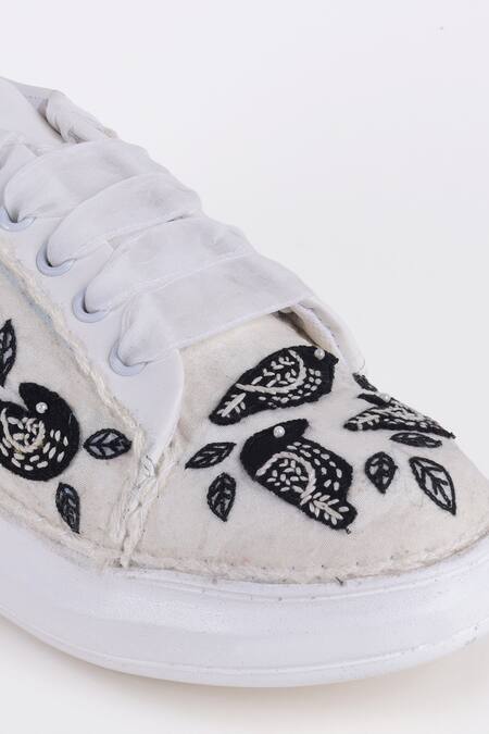 Shop_The Saree Sneakers_White Blackbird Embroidered Sneakers 