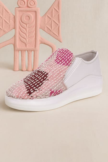 Buy_The Saree Sneakers_Pink Kantha Patchwork Slip-on Sneakers 