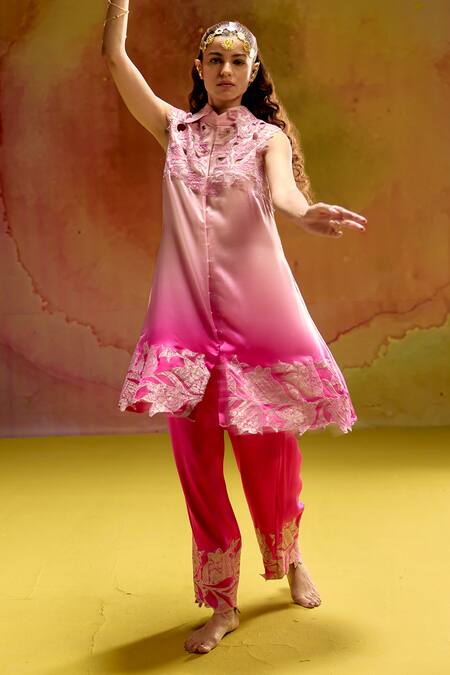 Kavitha Gutta_Pink Satin Zari Collared Aura Ombre Kurta And Pant Set _at_Aza_Fashions