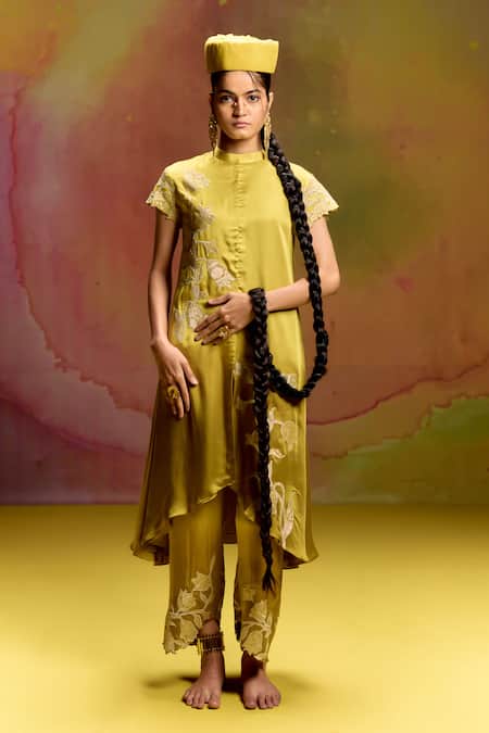 Kavitha Gutta Green Satin Zari Mandarin Collar Bell Kurta And Pant 