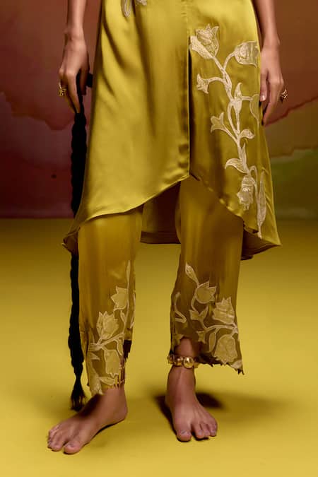 Buy_Kavitha Gutta_Green Satin Zari Mandarin Collar Bell Kurta And Pant 