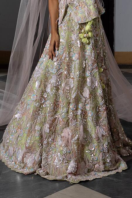 Buy_Aangan By Parul_Green Organza Embroidery Sweetheart Neck Classical Amethyst Charm Gown 