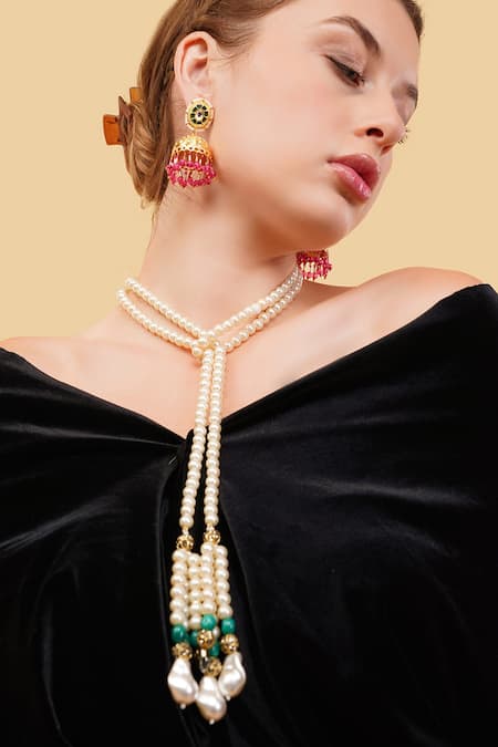 Shop Dugran By Dugristyle White Thandi Chamak Necklace at Aza Fashions Shop_Dugran By Dugristyle_White Thandi Chamak Necklace _at_Aza_Fashions