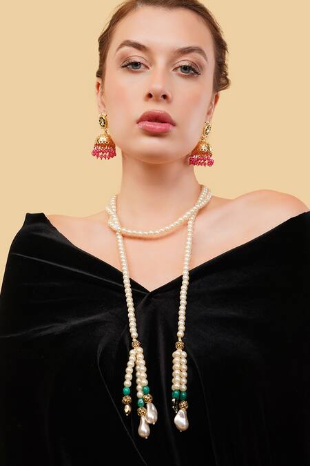 Dugran By Dugristyle White Thandi Chamak Necklace at Aza Fashions Dugran By Dugristyle_White Thandi Chamak Necklace _at_Aza_Fashions