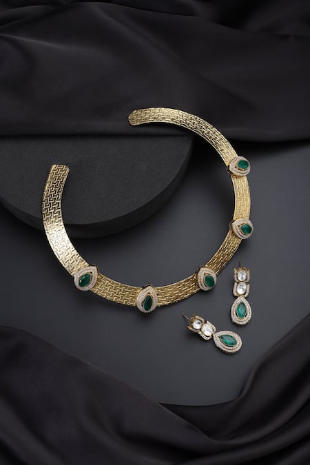 Swabhimann Emerald Hasli Necklace Set 