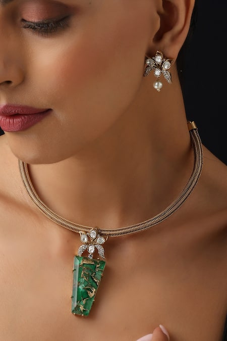 Buy_Swabhimann_Green Crystals, Pearls Emerald Hasli Necklace Set _Online_at_Aza_Fashions