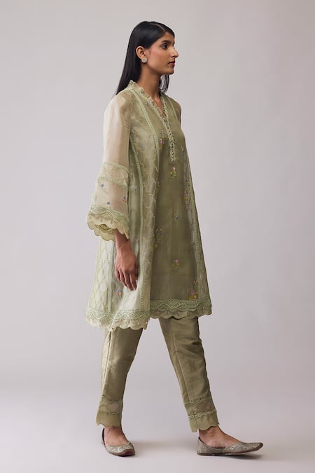 Buy_Bunka_Green Organza Embroidery V-neck Farida Kurta Set _Online_at_Aza_Fashions