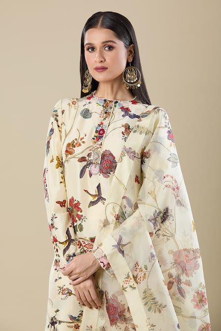 Anamika Khanna Off White Embroidery Round Neck Floral Print Kurta Set Online at Aza Fashions Anamika Khanna_Off White Embroidery Round Neck Floral Print Kurta Set_Online_at_Aza_Fashions