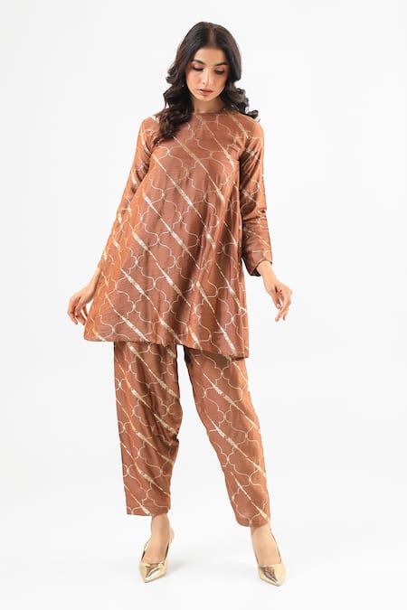 Amrood_Brown Embroidery Round Neck Kurta And Pant Set _Online_at_Aza_Fashions