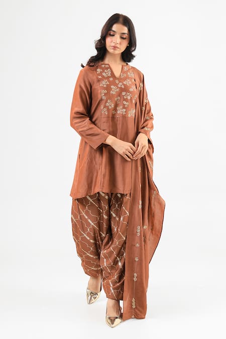 Amrood_Brown Embroidery Split V-neck Moccha Mouse Kurta Set _Online_at_Aza_Fashions