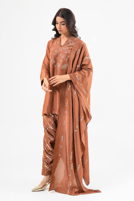 Amrood_Brown Embroidery Split V-neck Moccha Mouse Kurta Set _at_Aza_Fashions