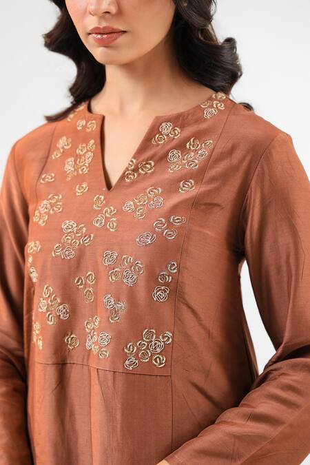 Buy_Amrood_Brown Embroidery Split V-neck Moccha Mouse Kurta Set 