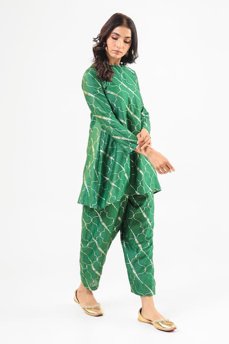 Amrood_Green Embroidery Round Neck Deep Pure Banarsi Kurta Set _Online_at_Aza_Fashions