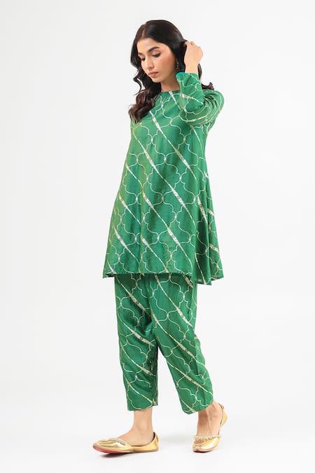 Shop_Amrood_Green Embroidery Round Neck Deep Pure Banarsi Kurta Set _Online_at_Aza_Fashions