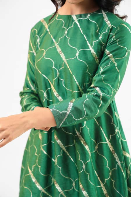 Buy_Amrood_Green Embroidery Round Neck Deep Pure Banarsi Kurta Set 