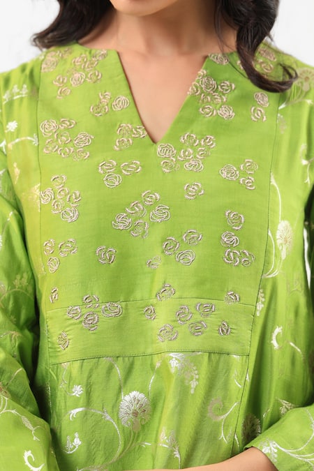 Amrood_Green Brocade Embroidery V-neck Pure Banarsi Kurta Set _Online_at_Aza_Fashions