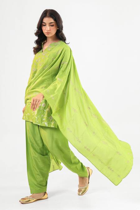 Buy_Amrood_Green Brocade Embroidery V-neck Pure Banarsi Kurta Set _Online_at_Aza_Fashions