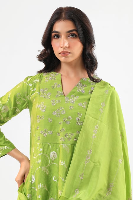 Shop_Amrood_Green Brocade Embroidery V-neck Pure Banarsi Kurta Set _Online_at_Aza_Fashions