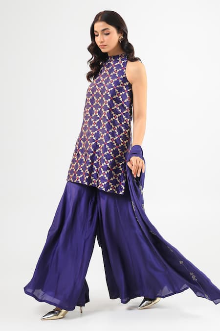 Amrood_Blue Embroidery Mandarin Collar Deep Kurta Pant Set _at_Aza_Fashions