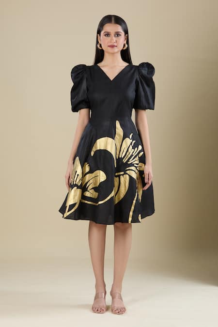 Naintara Bajaj_Black Cotton V-neck Floral Print Dress _at_Aza_Fashions